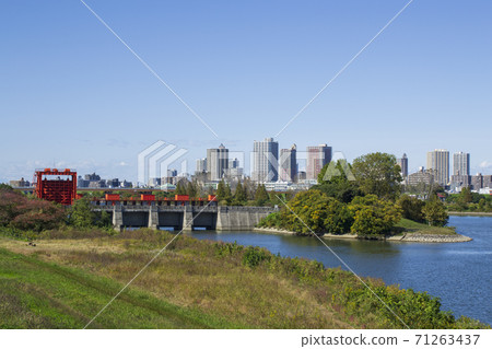 Old Iwabuchi Water Gate and Cityscape 71263437