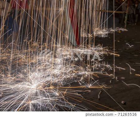 Sparks fall from a fireworks castle 71263516