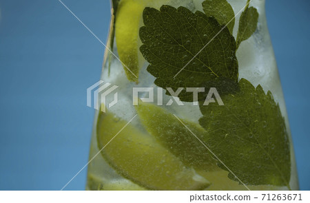 Lemonade with lime and mint Lemonade with lime and mint 71263671