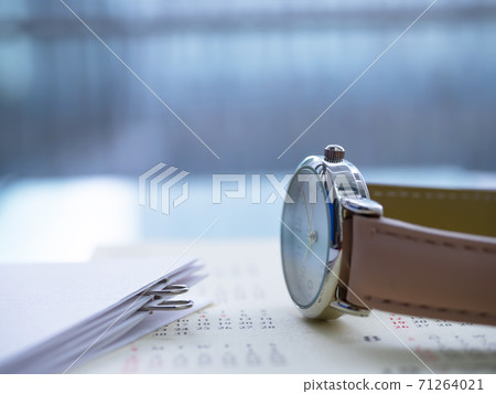 Business image · calendar · document · woman 71264021