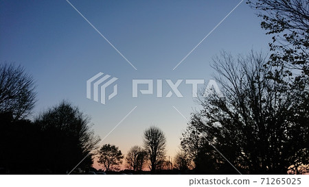 Dusk sky from blue to orange Dusk sky from blue to orange 71265025