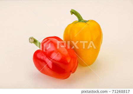 Ripe sweet Bulgarian bell pepper Ripe sweet Bulgarian bell pepper 71268817