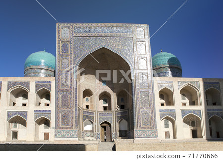 Sher-Dor Madrasah on Square Registan, the inscription above the gate in a special Arabic script it says "Lord Almighty!" . Samarkand. Uzbekistan.. Sher-Dor Madrasah on Square Registan, the inscription above the gate in a special Arabic script it says "Lord Almighty!" . Samarkand. Uzbekistan.. 71270666
