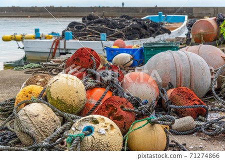 Scenery of fishing village 71274866