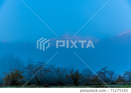 Mt. Goryu in the morning mist 71275183