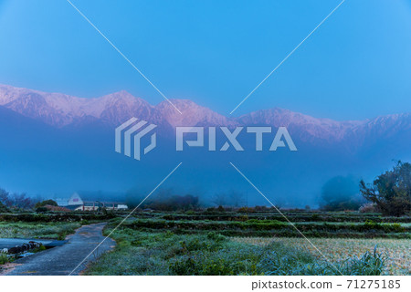 白馬村和朝霧白馬山脈 71275185