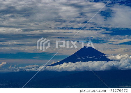 來自西伊豆天際線的富士山 71276472