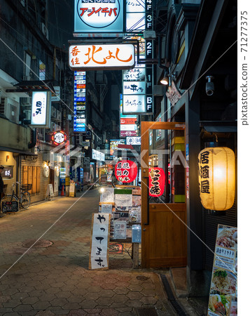 大阪梅田Hatsunekami街的夜晚 71277375