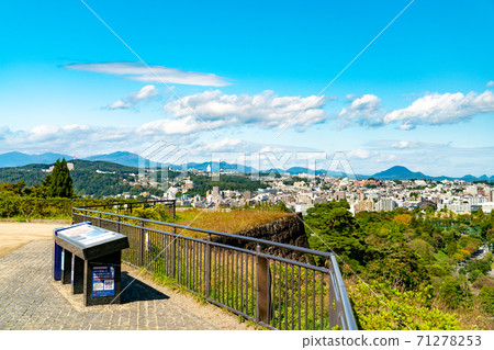 青葉青葉城遺址和仙台市在蔚藍的天空 71278253