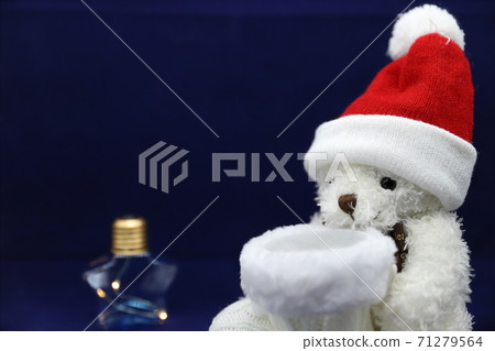 Christmas bear 71279564
