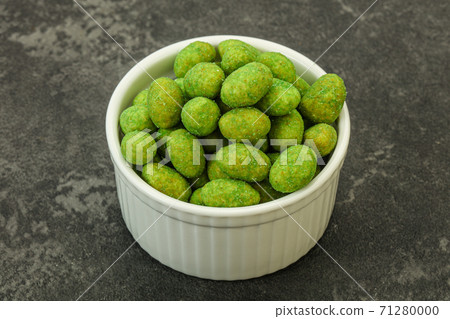 Spicy wasabi peanuts in the bowl Spicy wasabi peanuts in the bowl 71280000
