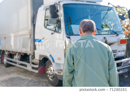Truck driver 71280281