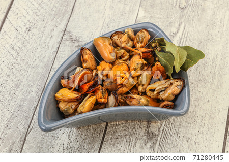 Pickled mussels in the bowl Pickled mussels in the bowl 71280445