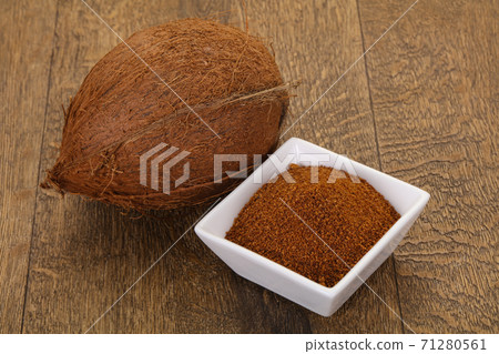 Coconut brown sugar in the bowl 71280561