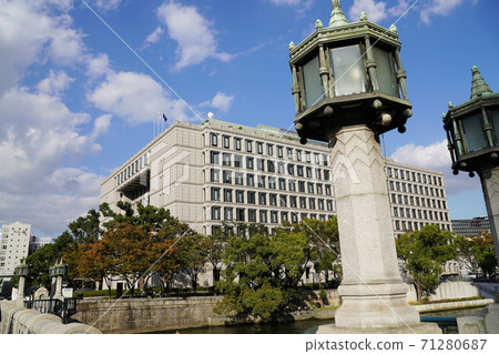 從大阪市淀屋橋看大阪市政廳（中之島，秋天） 71280687