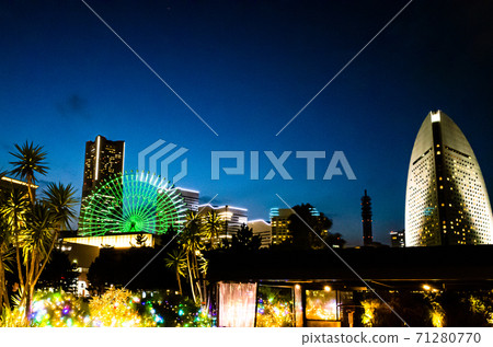 Night view from Yokohama Hammerhead 71280770