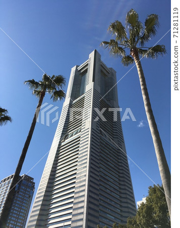 Yokohama's symbol Landmark Tower 71281119