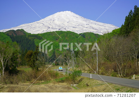 Dam Sinks 28 Mt Chokai From Momoyake District Stock Photo