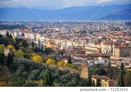 Beautiful view of Florence 71281632