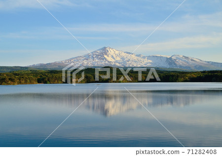 從大谷池看到的托里米山 從大谷池看到的托里米山 71282408