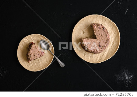 Top view of cottage cheese pie with black currant 71285703