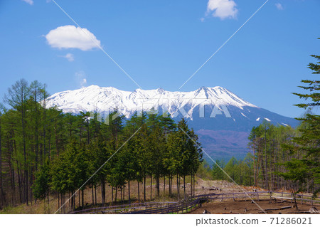 Ontakayama seen from Kaeda Kogen 71286021