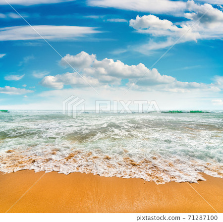 Indian ocean at day Indian ocean at day 71287100