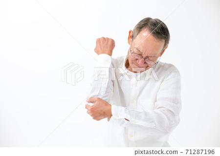 Senior man with elbow pain Senior man with elbow pain 71287196