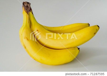 Bananas at the time of eating 71287595