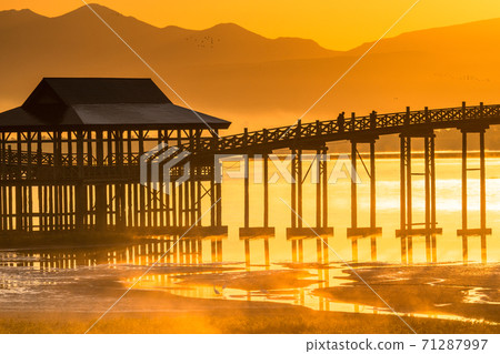 《Aomori Prefecture》 Tsuru no Maihashi / Sunrise 71287997
