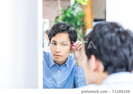 Young men who care for their skin Men's makeup Young men who care for their skin Men's makeup 71288109