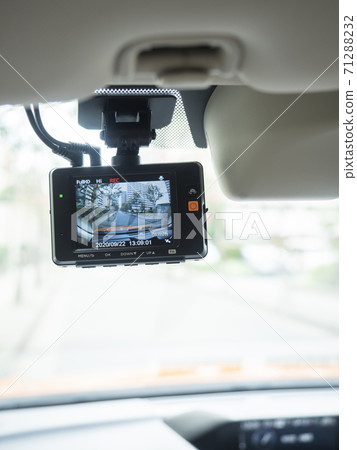 影像反映在行車記錄儀上 71288232