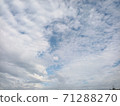 秋天的天空 71288270