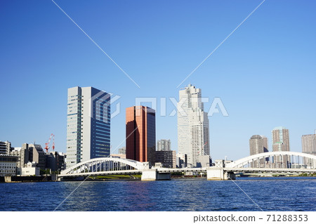 Scenery of the Sumida River Kachidoki Bridge and skyscrapers along the river Scenery of the Sumida River Kachidoki Bridge and skyscrapers along the river 71288353