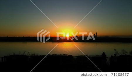 First sunrise of Keihinjima Tsubasa Park 71288477