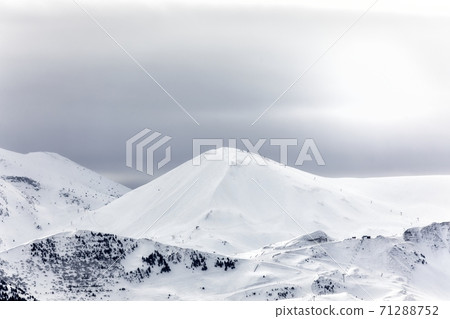Majestic High mountains with winter snow 71288752