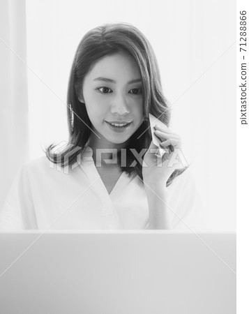 Young asian beauty shopping online with credit card and laptop 71288866