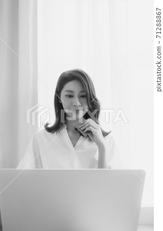 Young asian beauty shopping online with credit card and laptop Young asian beauty shopping online with credit card and laptop 71288867