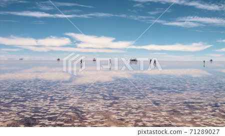 People silhouette and reflections in the Salar de Uyuni, Bolivia 71289027