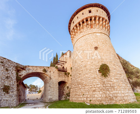 Observation tower and drawbridge of the castle of Brescia city. Lombardy, Italy Observation tower and drawbridge of the castle of Brescia city. Lombardy, Italy 71289503