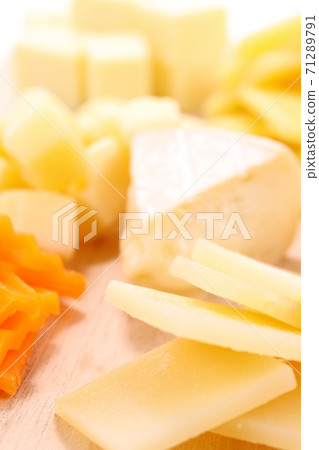 Various cheeses, Camembert, Gouda, cheddar, etc. Various cheeses, Camembert, Gouda, cheddar, etc. 71289791