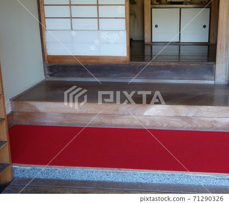Shimonoseki City Chofu Garden Entrance Extra-thick zelkova board Shimonoseki City Chofu Garden Entrance Extra-thick zelkova board 71290326