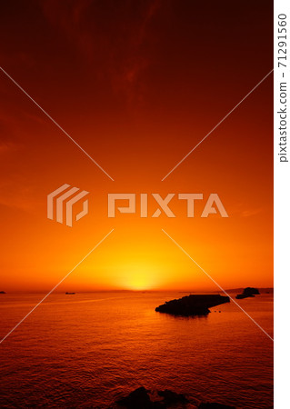 Sunset at Saikazaki fishing port 71291560