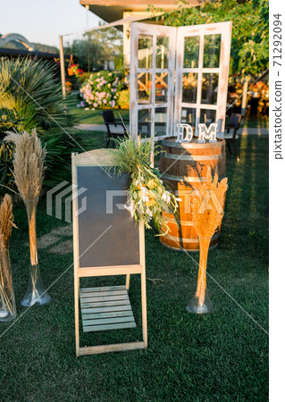 Wedding arch 71292094