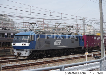 EF210 towed up freight train running between Nishi-Akashi and Akashi EF210 towed up freight train running between Nishi-Akashi and Akashi 71292601