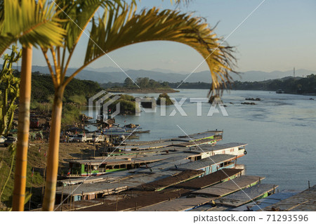 LAO HUAY XAY MEKONG RIVER 71293596