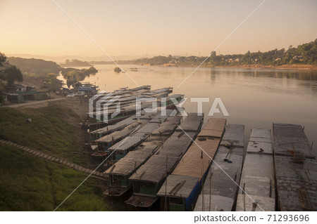 LAO HUAY XAY MEKONG RIVER LAO HUAY XAY MEKONG RIVER 71293696
