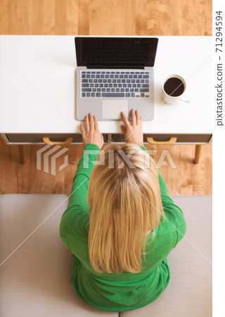 Young woman using her laptop Young woman using her laptop 71294594
