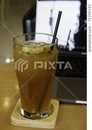 Homemade iced tea with lemon Homemade iced tea with lemon 71295243