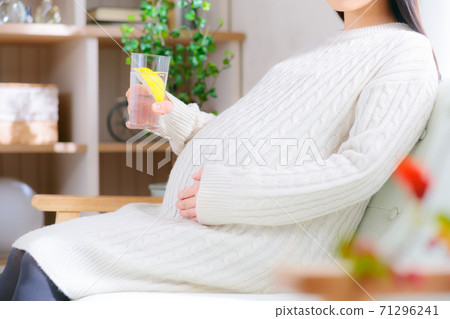 孕婦喝蘇打水檸檬 孕婦喝蘇打水檸檬 71296241